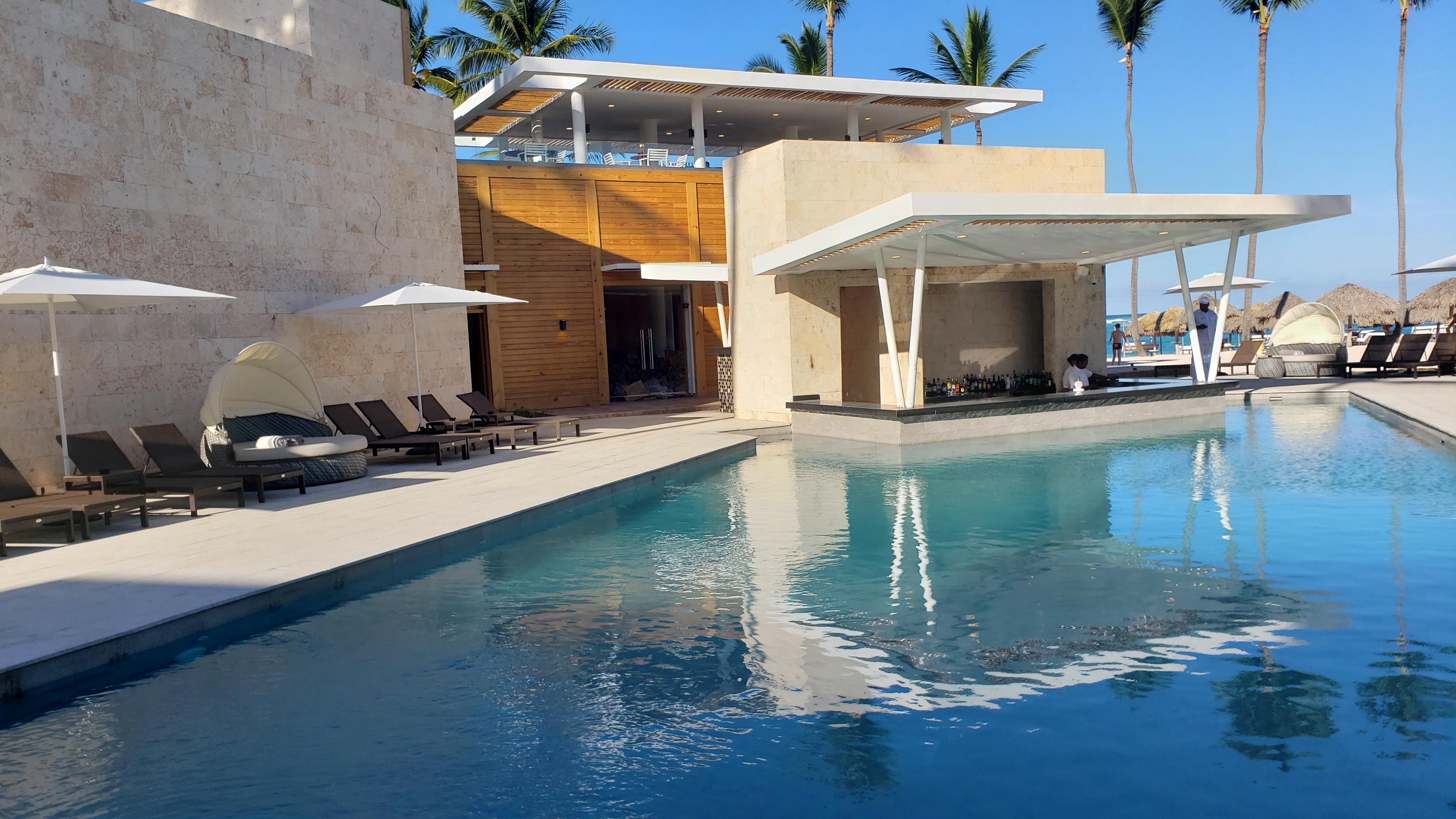 Grand Bavaro Princess All Suites Resort, Spa&Casino Esterno foto The pool at the resort