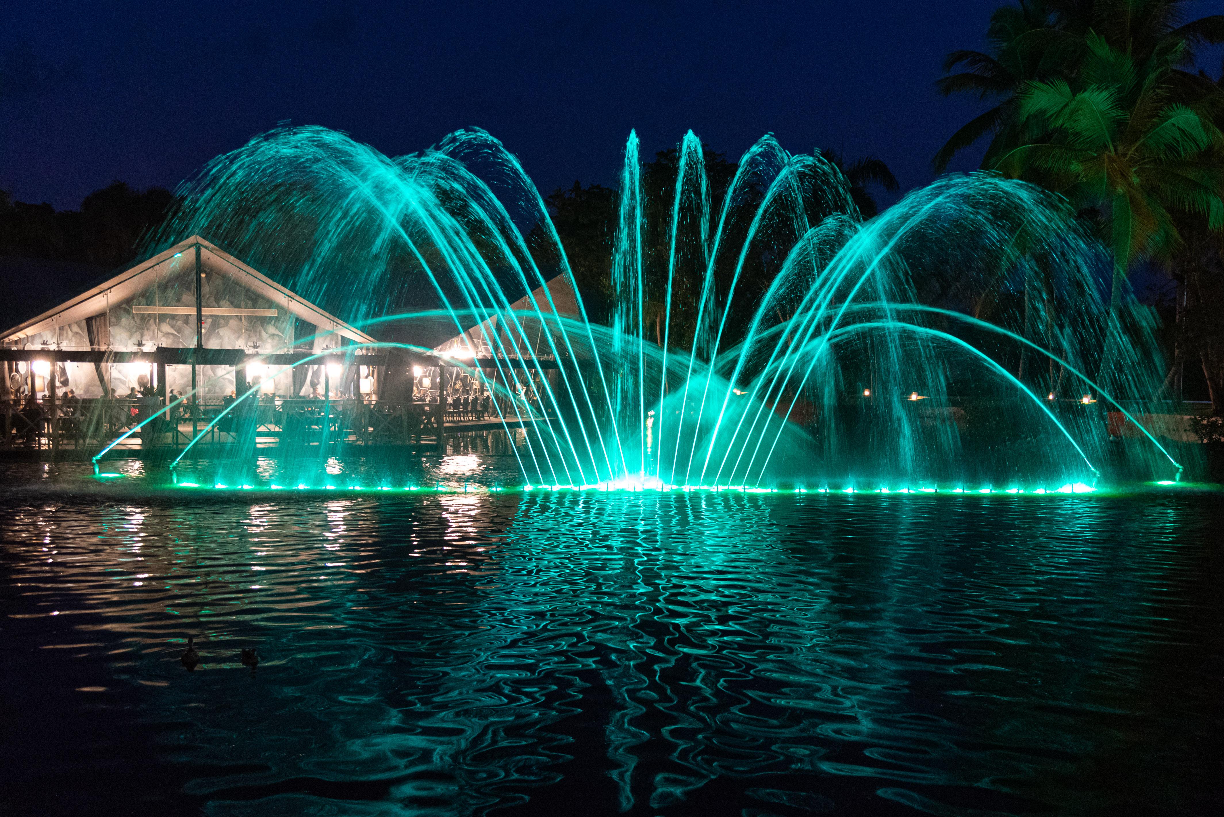 Grand Bavaro Princess All Suites Resort, Spa&Casino Esterno foto Fountain at the park