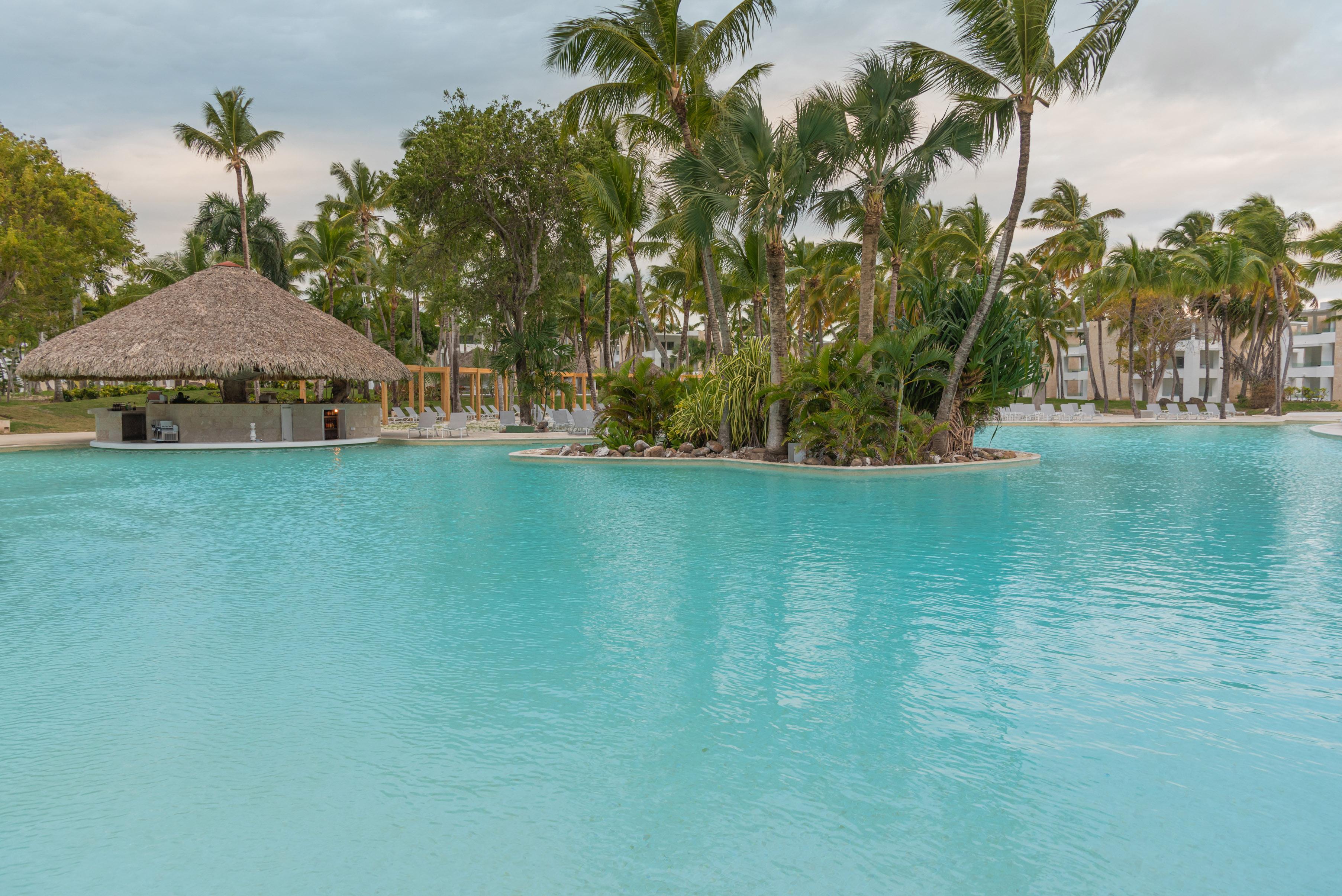 Grand Bavaro Princess All Suites Resort, Spa&Casino Esterno foto The swimming pool at the resort