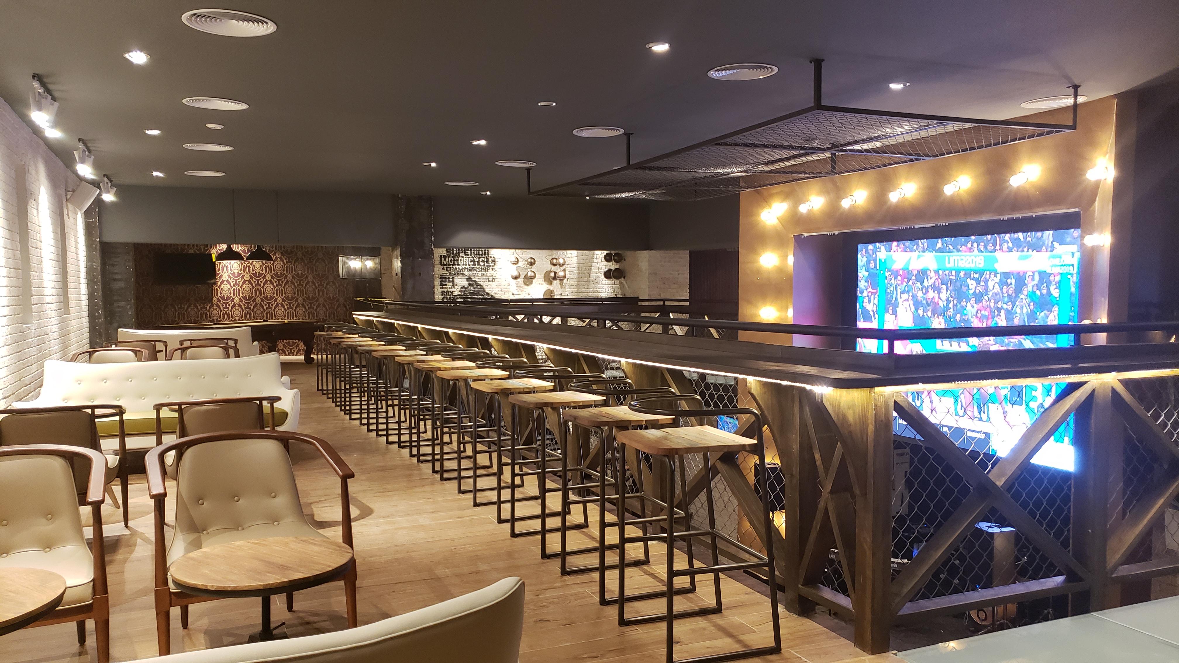 Grand Bavaro Princess All Suites Resort, Spa&Casino Esterno foto The interior of the bar