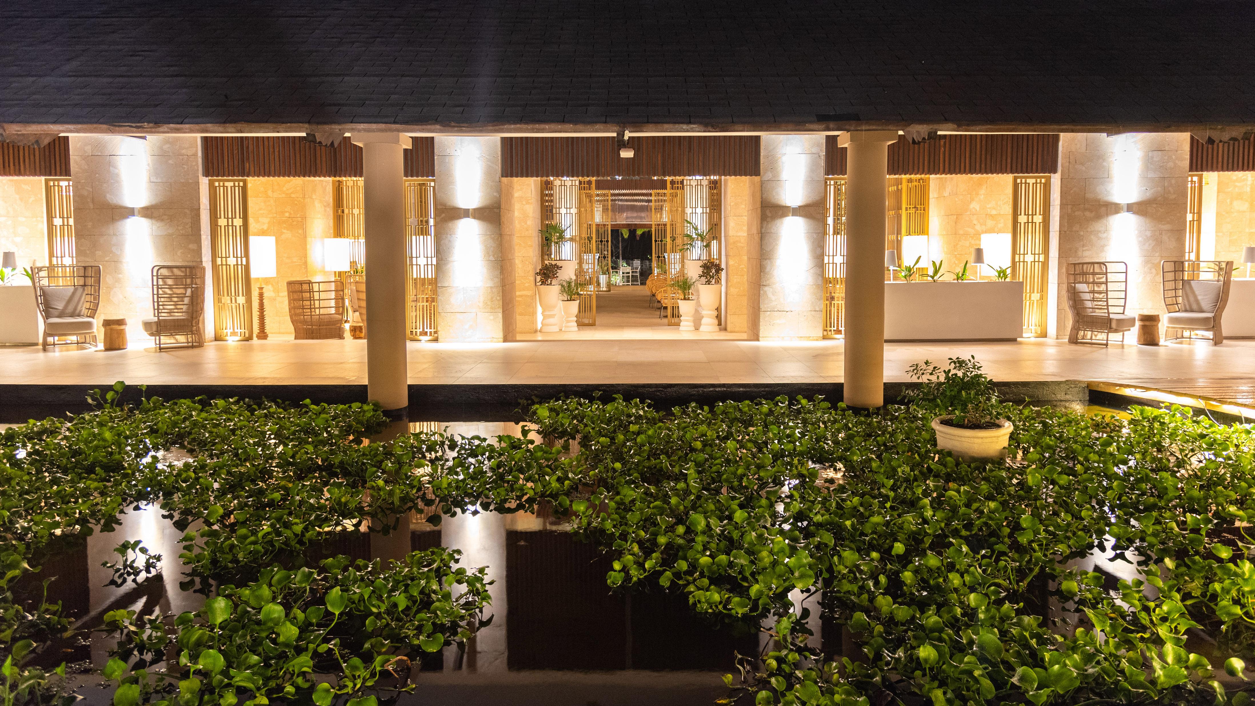 Grand Bavaro Princess All Suites Resort, Spa&Casino Esterno foto The hotel entrance