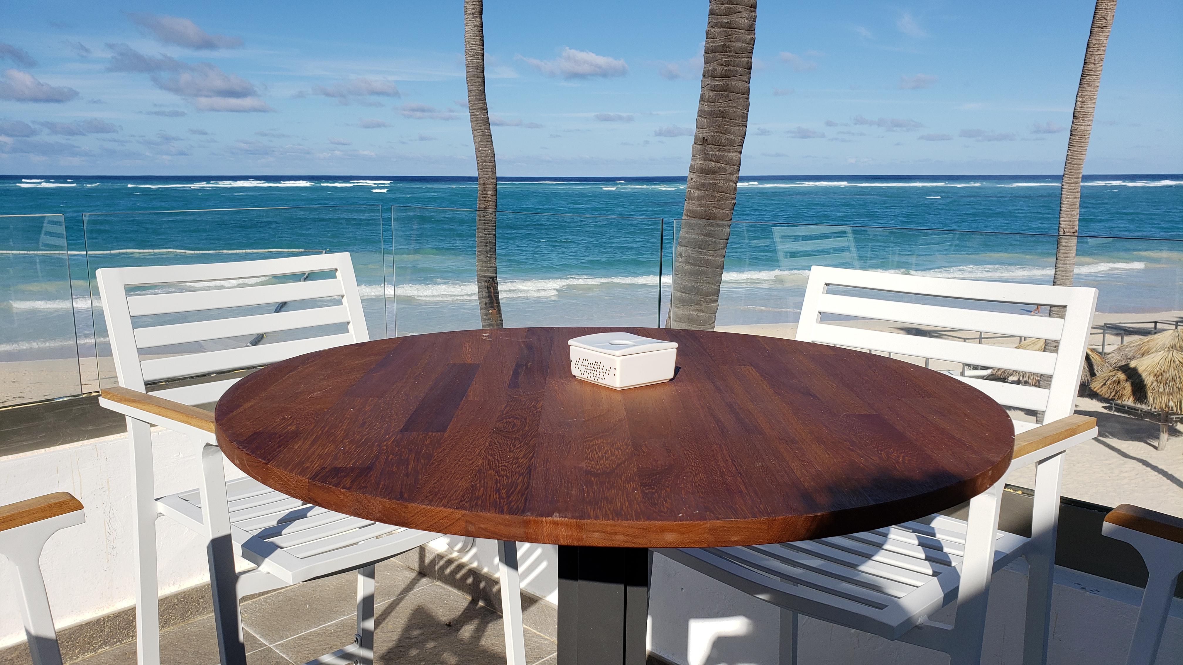 Grand Bavaro Princess All Suites Resort, Spa&Casino Esterno foto A table with a round top