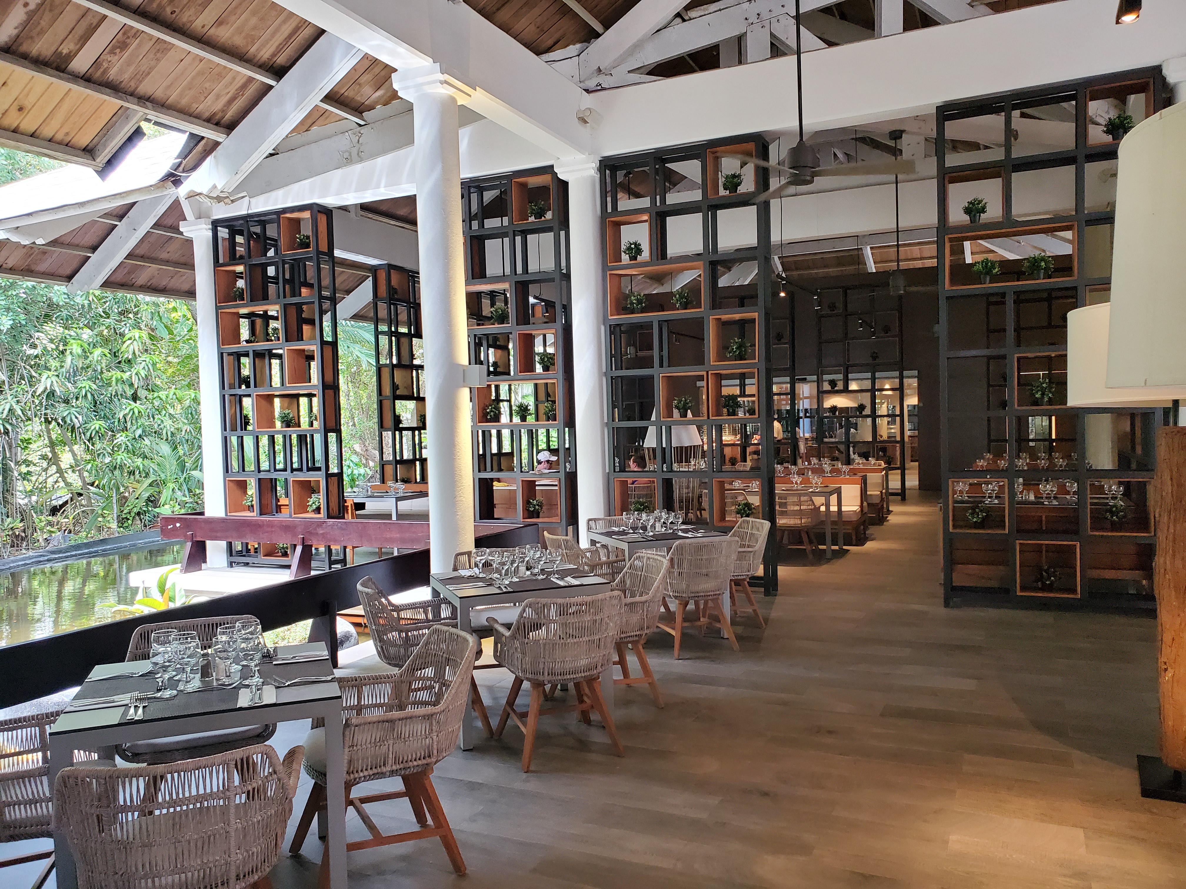 Grand Bavaro Princess All Suites Resort, Spa&Casino Esterno foto The restaurant at the resort