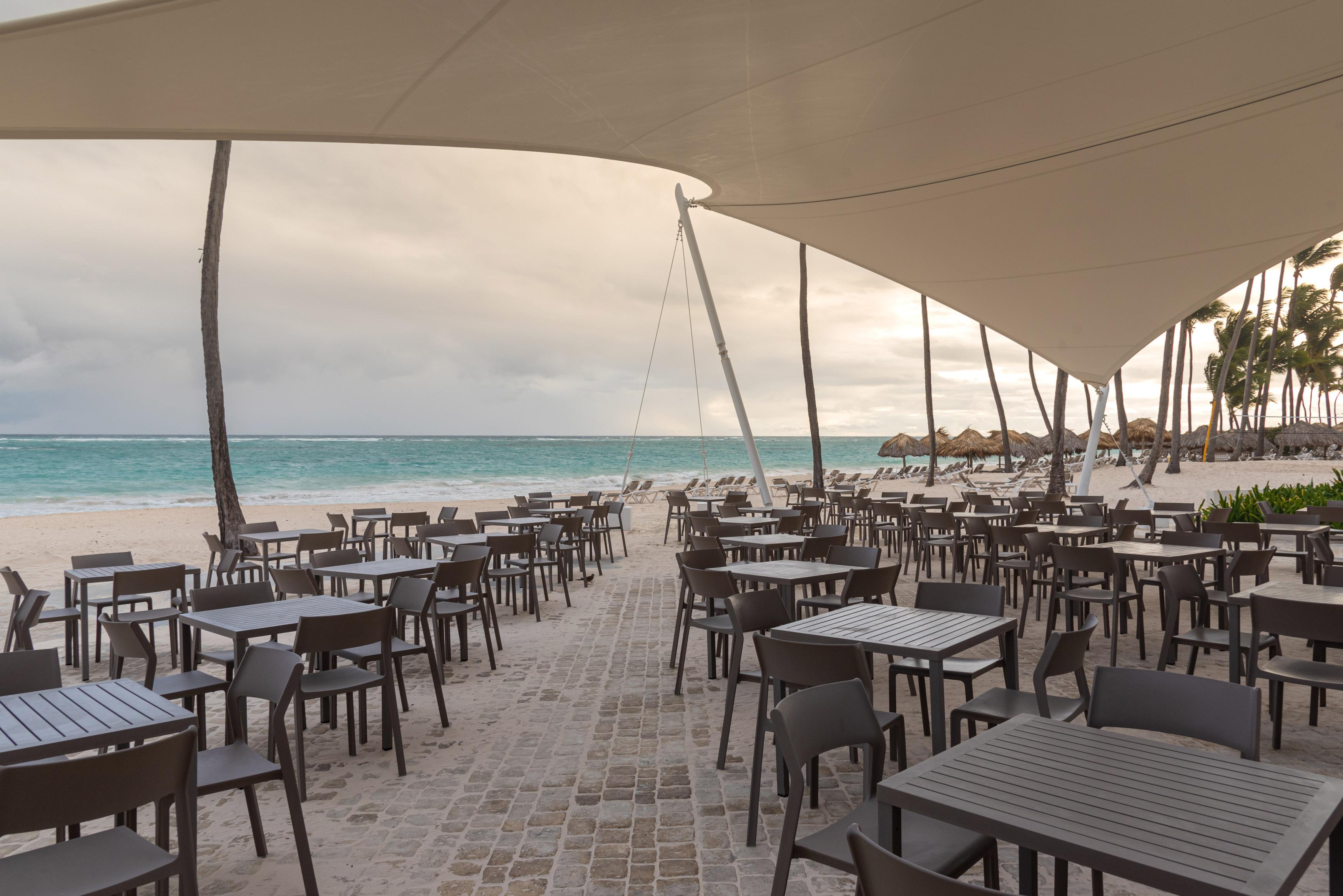 Grand Bavaro Princess All Suites Resort, Spa&Casino Esterno foto Beachfront restaurant