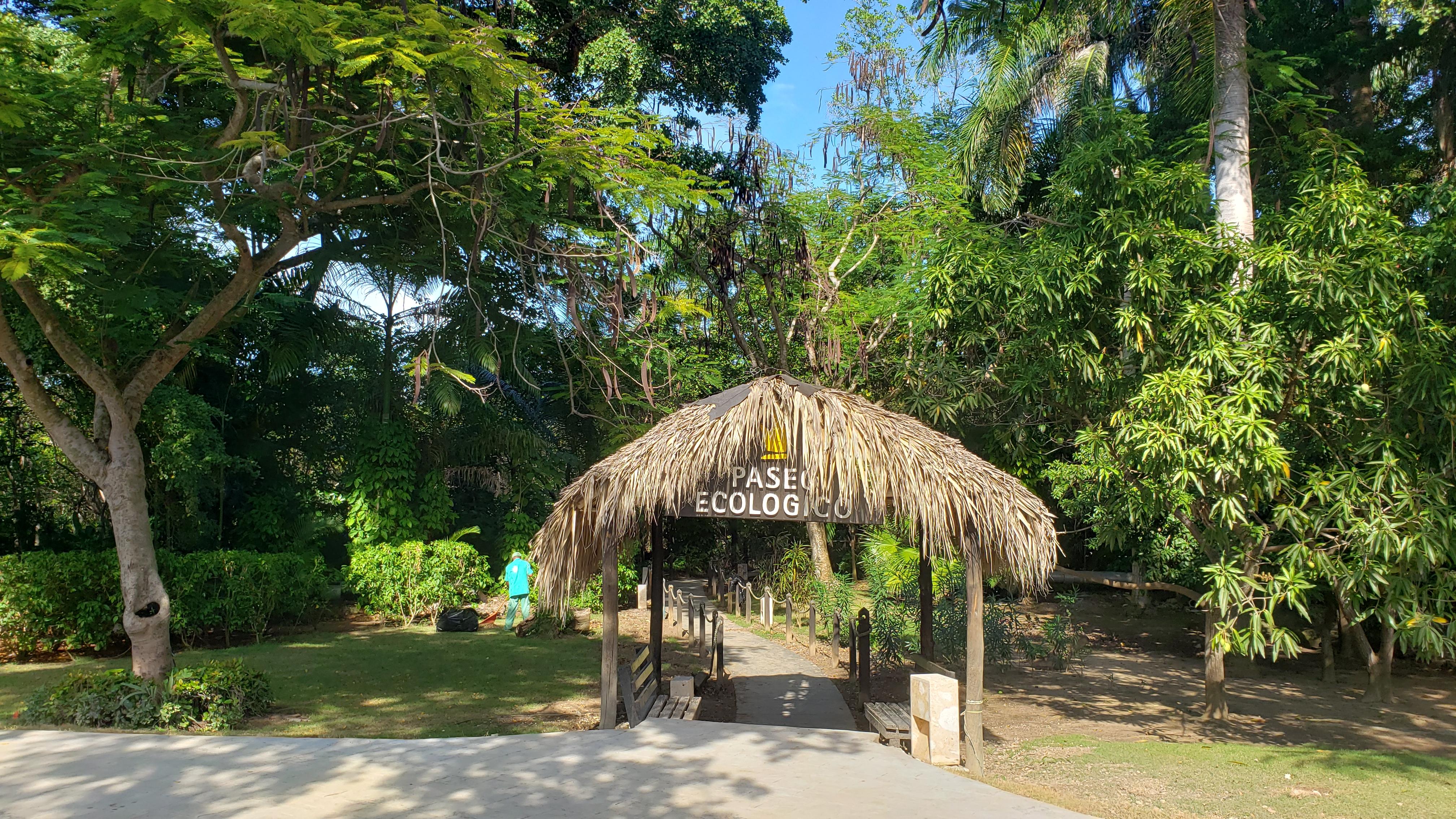 Grand Bavaro Princess All Suites Resort, Spa&Casino Esterno foto Entrance to the park