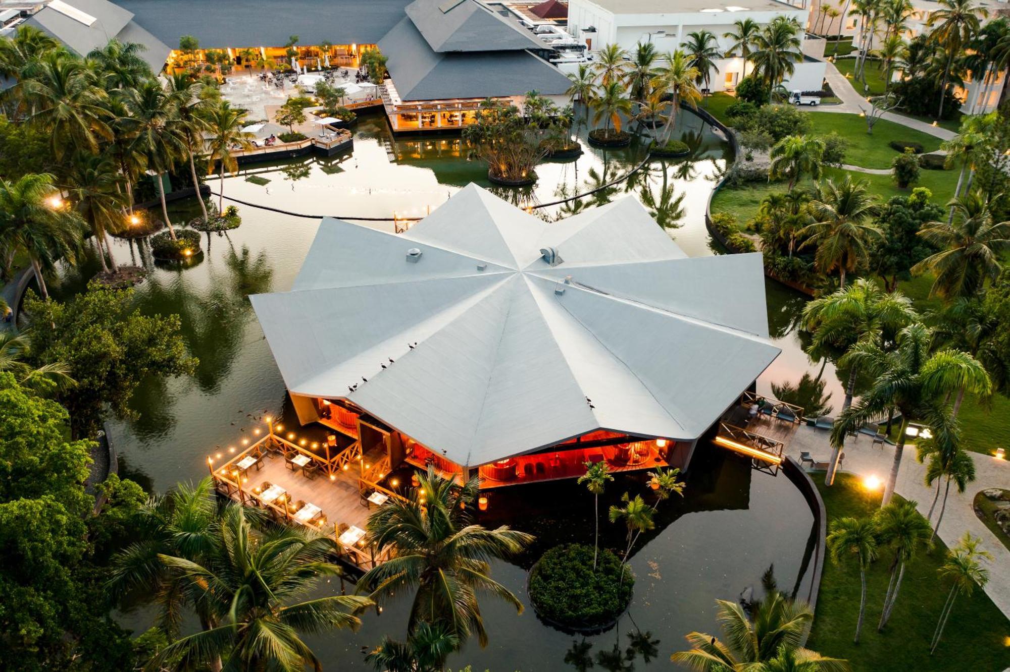 Grand Bavaro Princess All Suites Resort, Spa&Casino Esterno foto The Reef at Atlantis Paradise Island